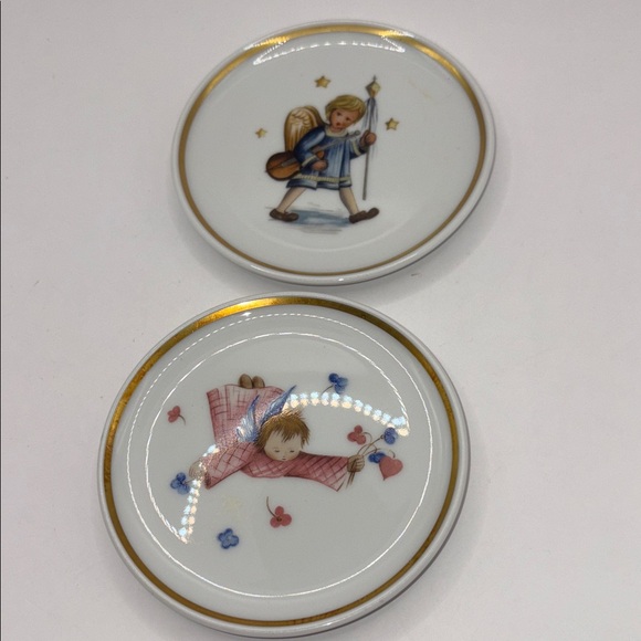 Porcelain Butter Pat Plates with Gold Trim Berta Hummel inspired - Picture 1 of 7